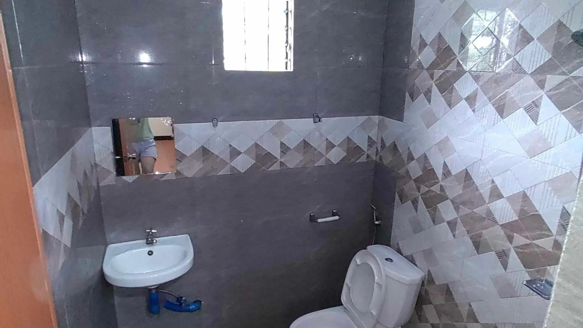 Elyn'S Guesthouse - Three Transient Units In Davao City - Total 5 Rooms, 3 T & B For Exclusive Use